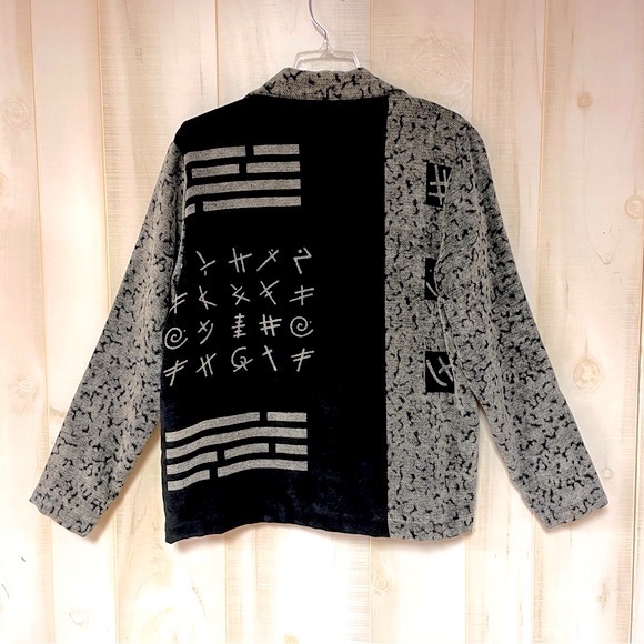 Chico’s Design Black And Gray Abstract Pattern Jacket Sz 1 Artsy Patchwork Vtg - Picture 2 of 5